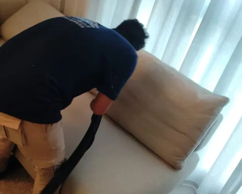 تنظيف الأثاث الأبيض 