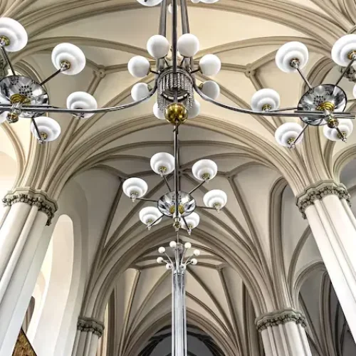 Chandelier Cleaning in Abu Dhabi
